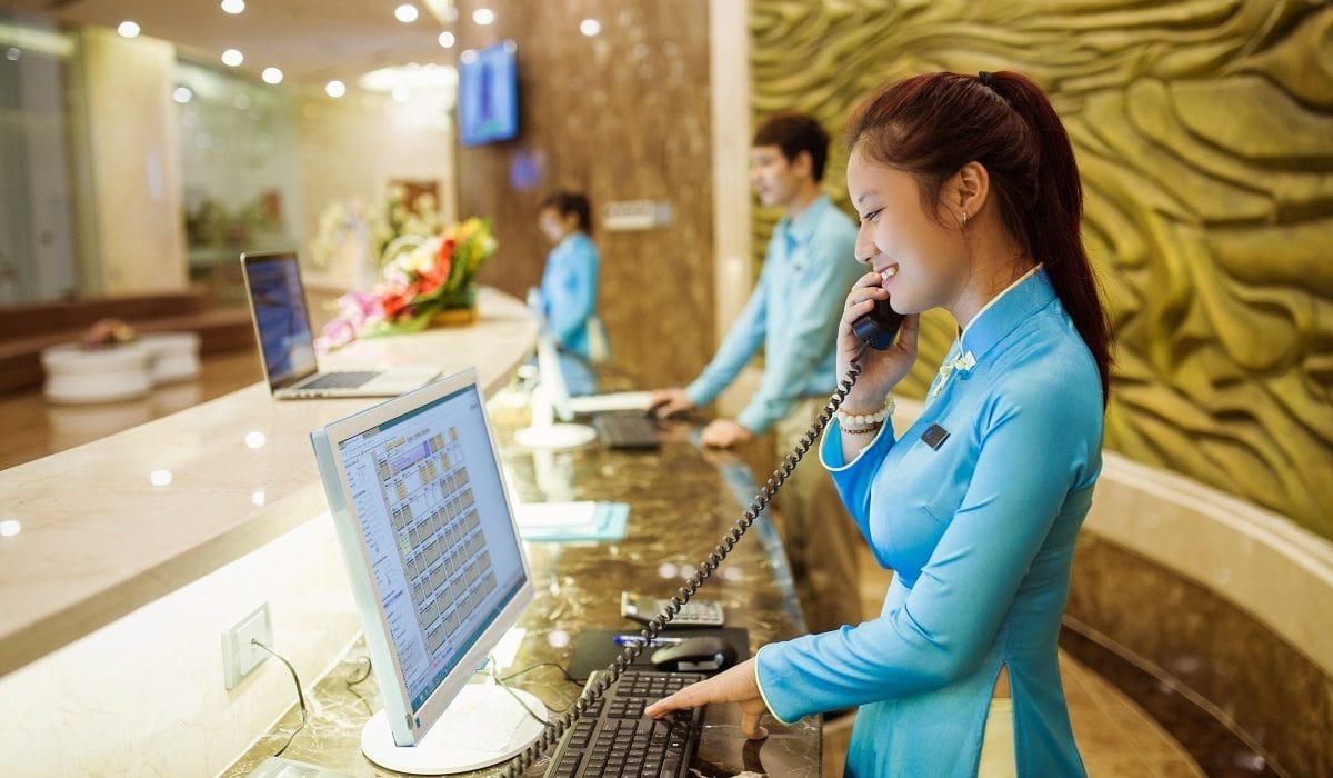 Thiet-ke-quay-le-tan-Boutique-Hotel-toi-uu-check-in-3