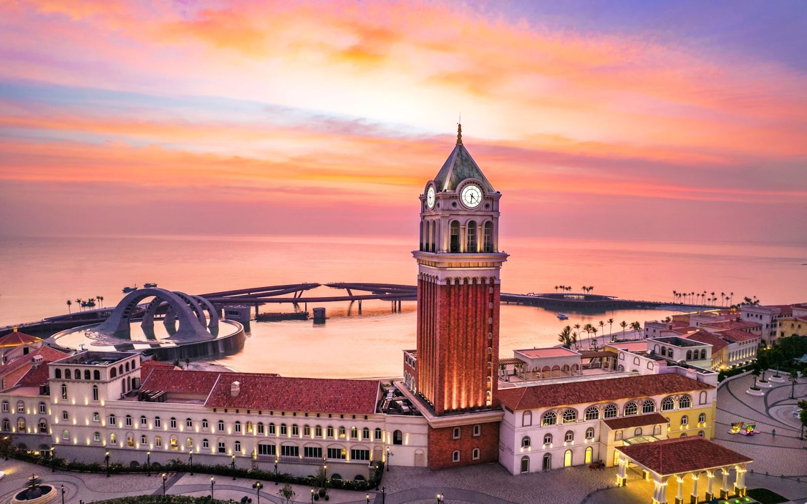 Cai-tao-khach-san-Sunset-Town-1